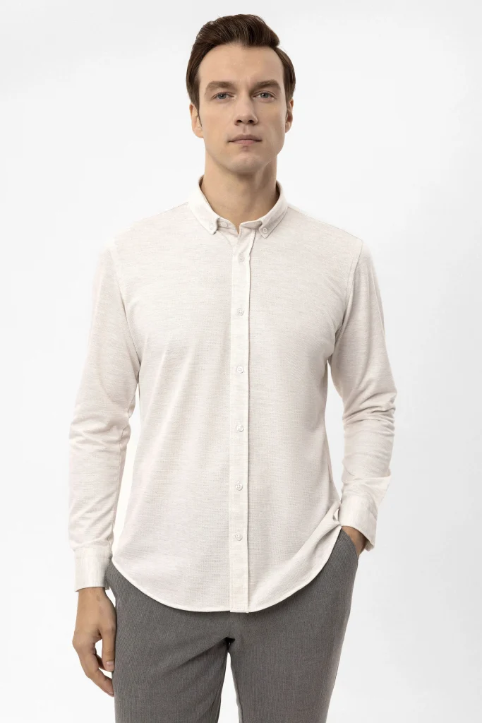 Сорочка с манжетами в стиле business casual, Slim Fit, 65% полиэстер, 35% вискоза, цвет экрю, модель с пуговичным воротником
