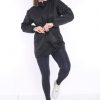 Женская черная спортивная ветровка с капюшоном и карманами, легкая, влагоотталкивающая, из 100% полиэстера — изображение 3