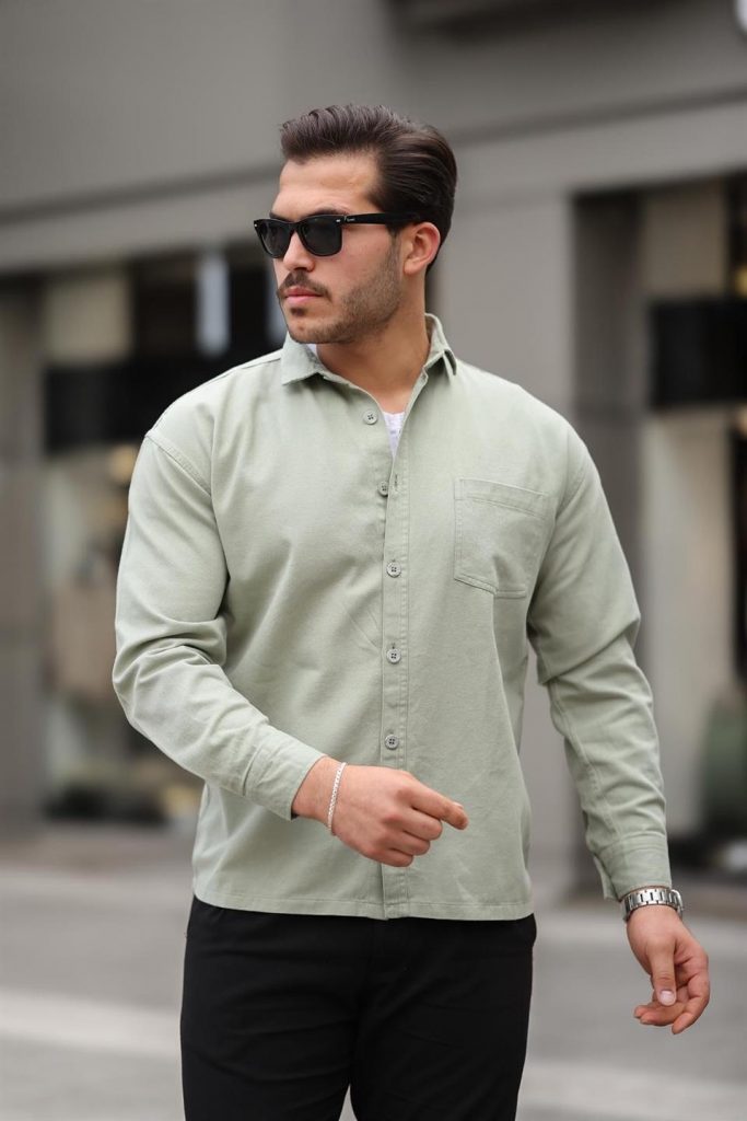 Рубашка мужскаяOversize с одним карманом из мягкого габардина, светло-зеленая, стильная и комфортная для осенне-зимнего сезона — изображение 3