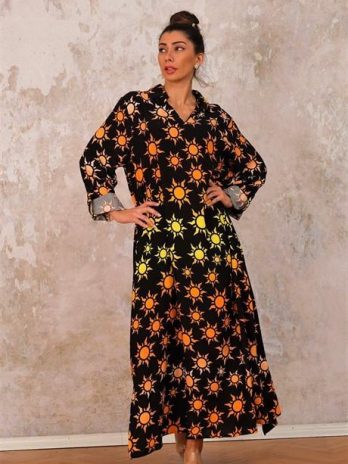 Черное платье с солнцем, регулируемыми рукавами и Oversize воротником