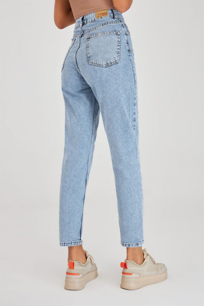 1732176041-lt36koq3ts-mercan-kadin-snow-kot-renk-yipratma-detayli-mom-fit-jean-6628.jpg