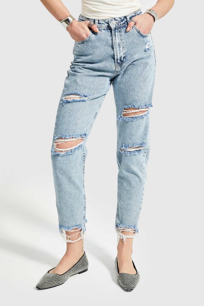1732176095-dy8n1mwama-kadin-snow-kot-rengi-lazer-yirtik-detayli-relax-mom-fit-denim-14805.jpg