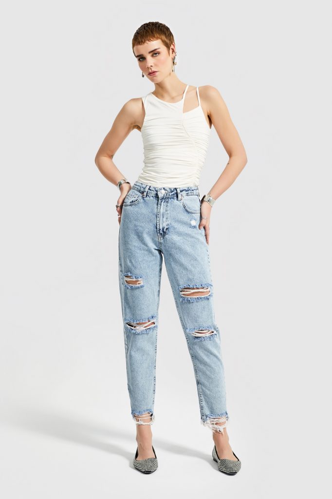 1732176095-ftbpfvjbn7-kadin-snow-kot-rengi-lazer-yirtik-detayli-relax-mom-fit-denim-14804.jpg