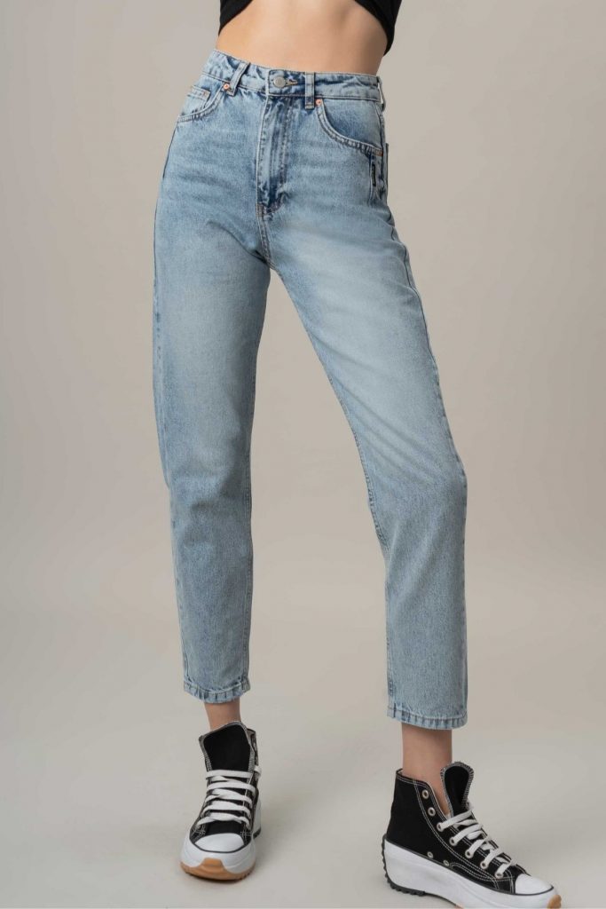 1732176108-hwqrzhj7tc-kadin-snow-kot-rengi-100-koton-kumas-mom-fit-denim-pantolon-11944.jpg