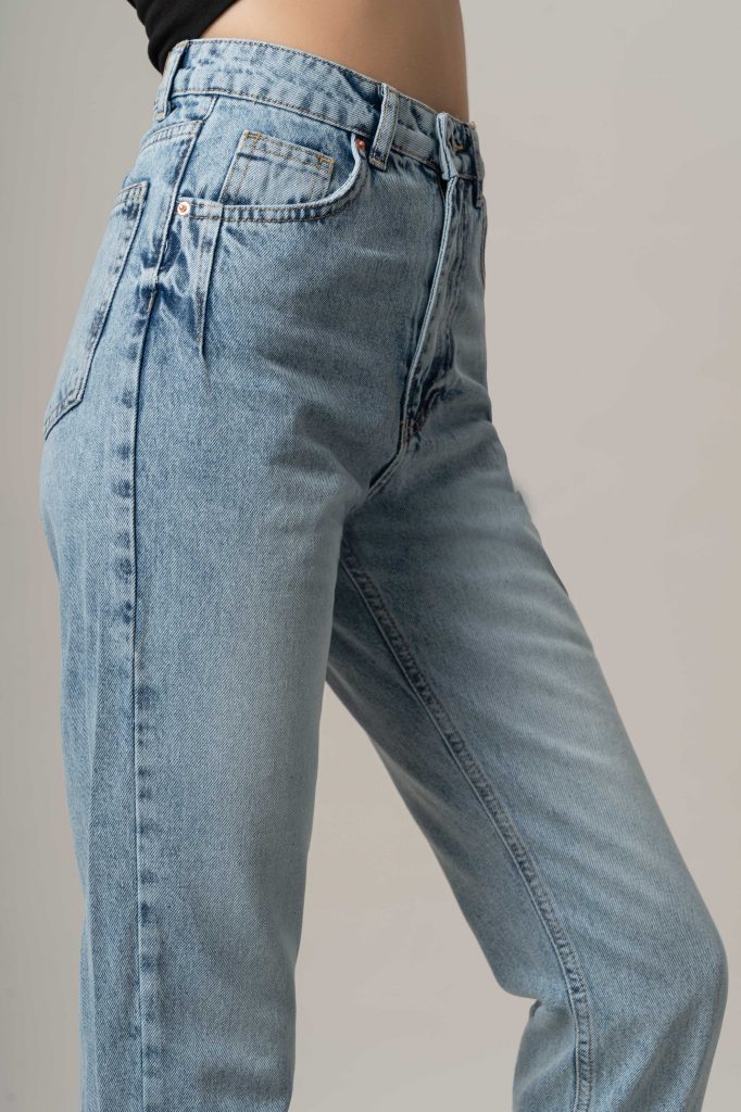 1732176109-8tqygti5ox-kadin-snow-kot-rengi-100-koton-kumas-mom-fit-denim-pantolon-11946.jpg