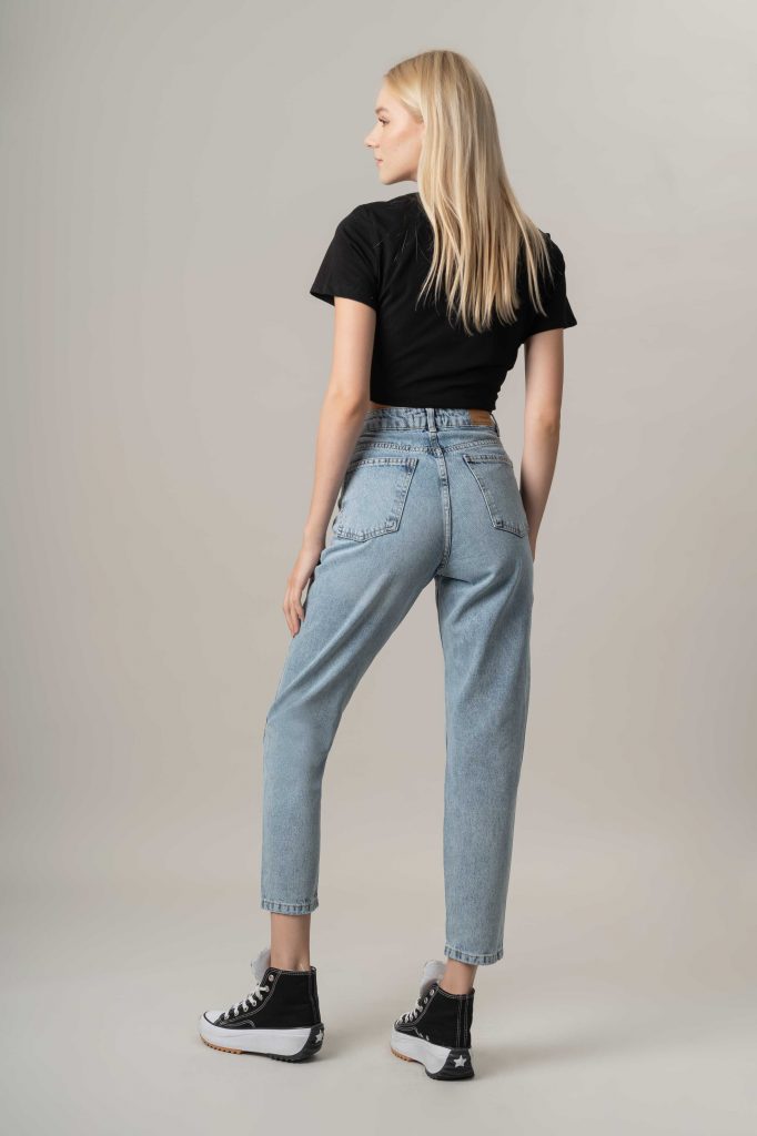 1732176110-qj3wwrg7df-kadin-snow-kot-rengi-100-koton-kumas-mom-fit-denim-pantolon-11947.jpg