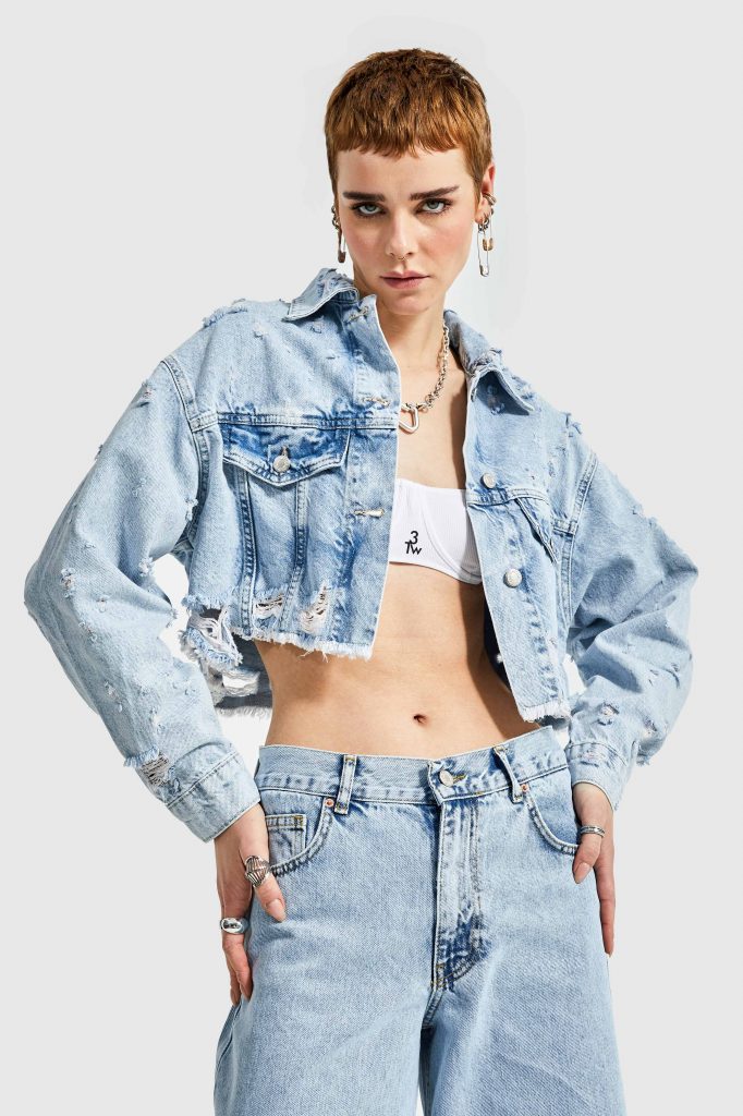 Женская куртка из 100%cotton с рваным деталями, размер 34-42, цвет лазурный снежный — изображение 2