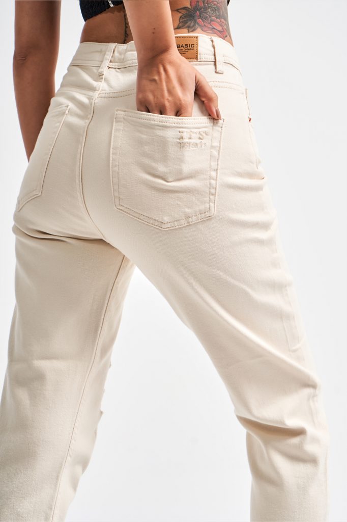 Женские джинсы Mom Fit с лазерными деталями, эластичная ткань, цвет: Raw, размеры: 38-48 — изображение 3