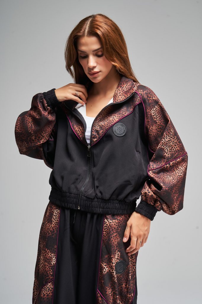 Женский oversize жакет с принтом леопарда — изображение 3