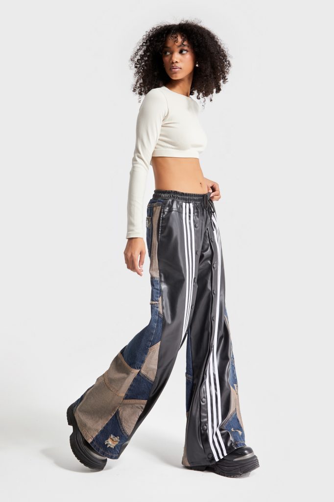 1732176326-yiwzdej5ny-kadin-kot-rengi-denim-deri-parcali-serit-detayli-tasarim-denim-18190.jpg