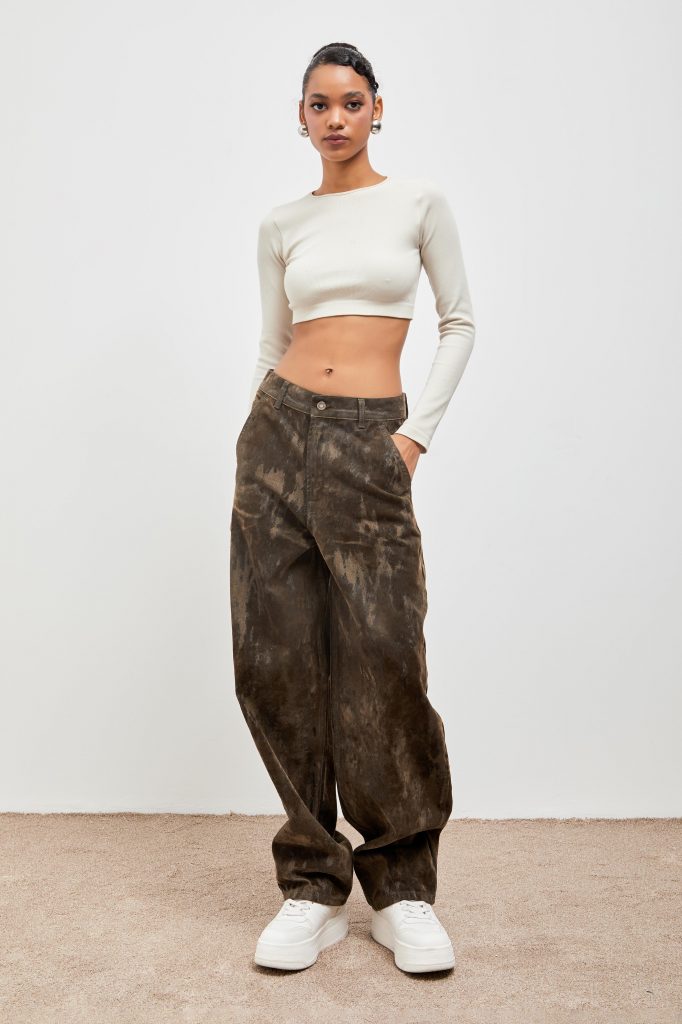 1732176326-zlvtljlkxi-kadin-koyu-kahve-skater-fit-7w415-ozel-kumas-tasarim-denim-18195.jpg