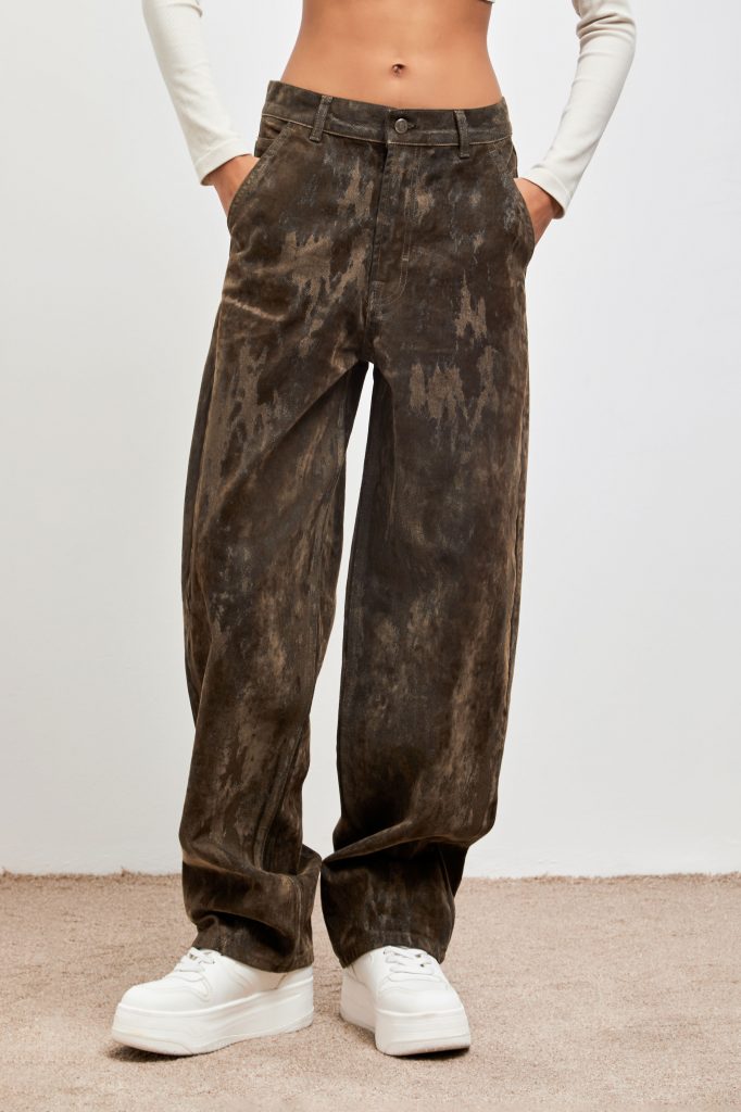 1732176327-9oifvhsxo7-kadin-koyu-kahve-skater-fit-7w415-ozel-kumas-tasarim-denim-18198.jpg