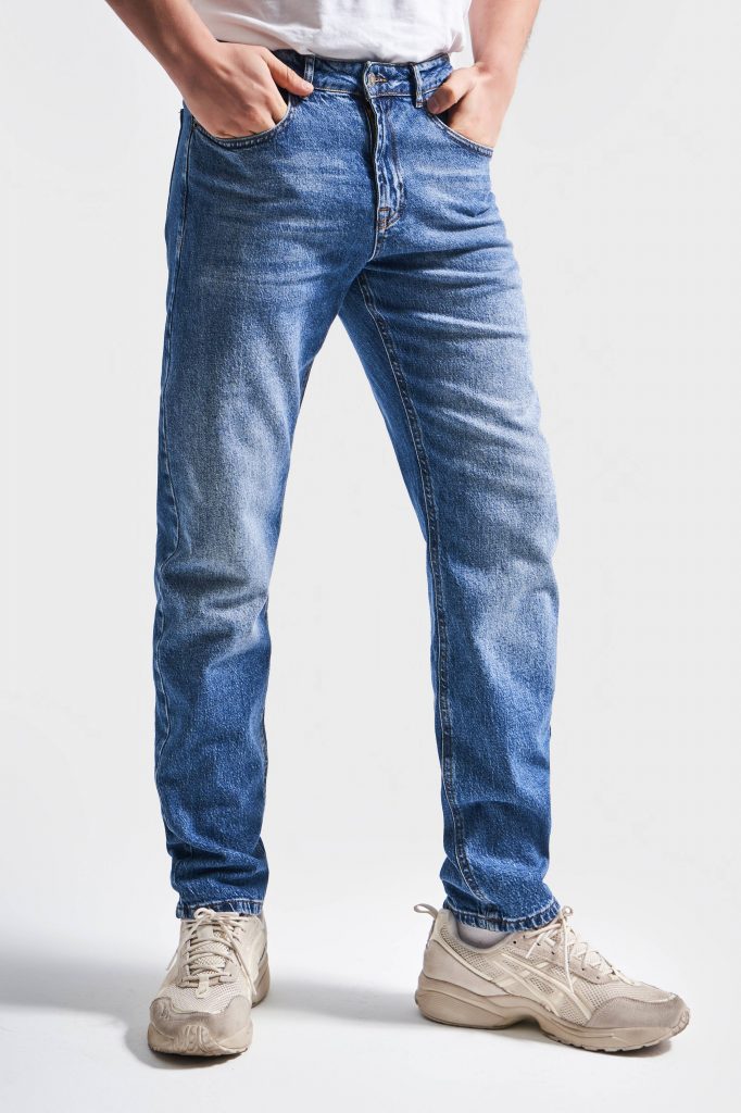 Мужские джинсы slim fit из хлопкового денима, стандартная длина, цвет - джинсовый, размеры 30-36