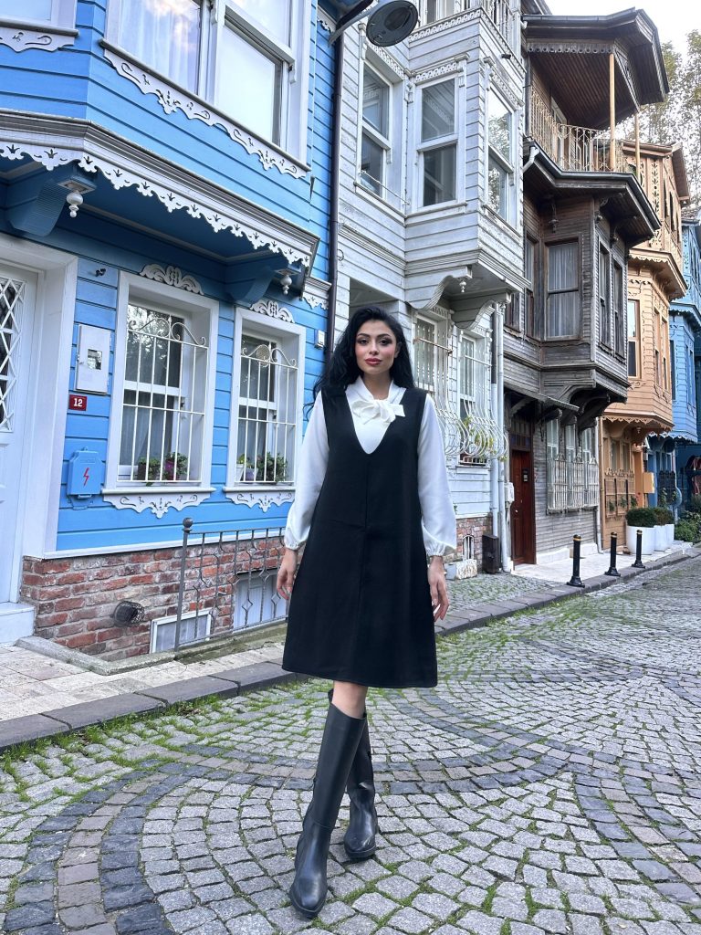 Короткое черное платье из кашемира, 80% полиэстер, 20% хлопок, размеры 36-46, длина 100 см, не просвечивает, ручная стирка — изображение 2