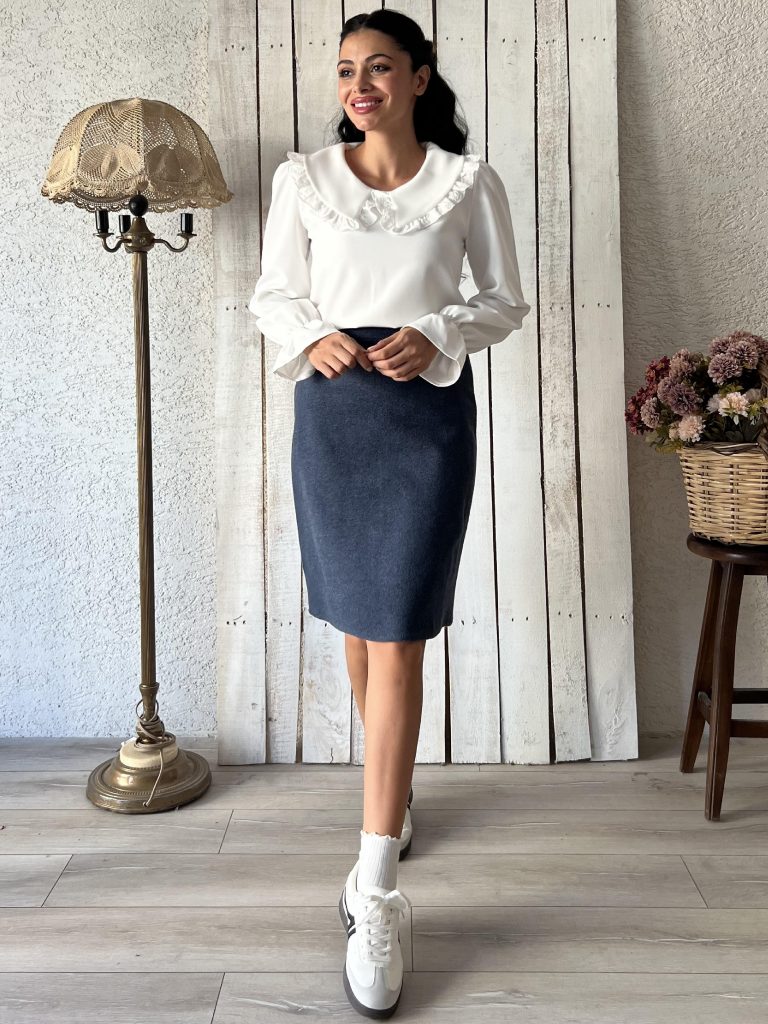 Короткая юбка индиго синего цвета из кашемира, узкий крой, состав: 30% шерсть, 55-60 см длина, рекомендована ручная стирка